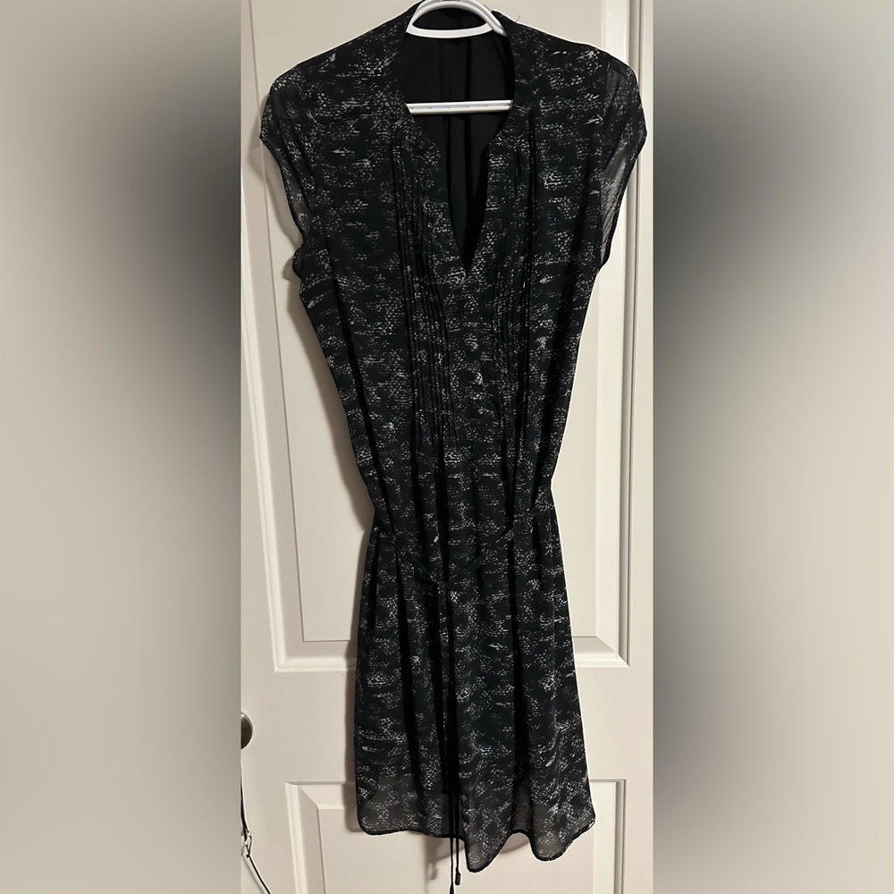 Stunning Black dress. Great for work. Size L.